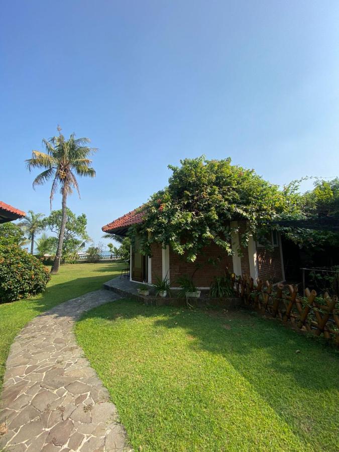 Jepara Marina Beach Bungalows Ngoại thất bức ảnh