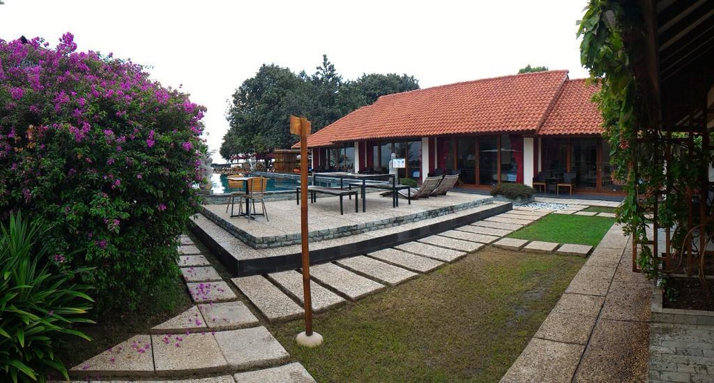 Jepara Marina Beach Bungalows Ngoại thất bức ảnh